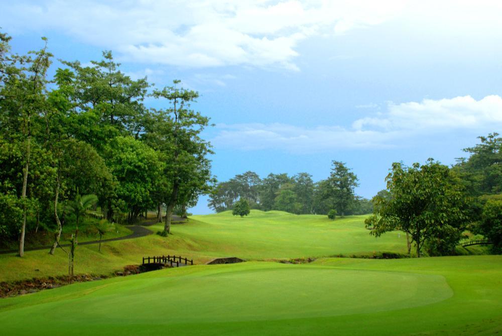Finna Golf & Country Club Prigen Esterno foto