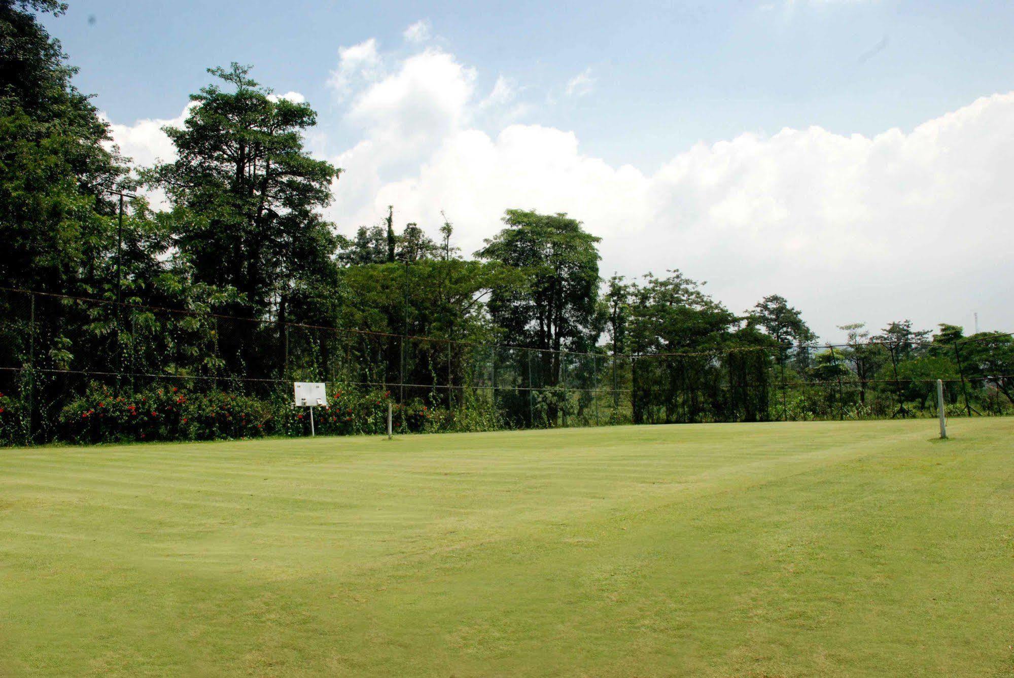 Finna Golf & Country Club Prigen Esterno foto